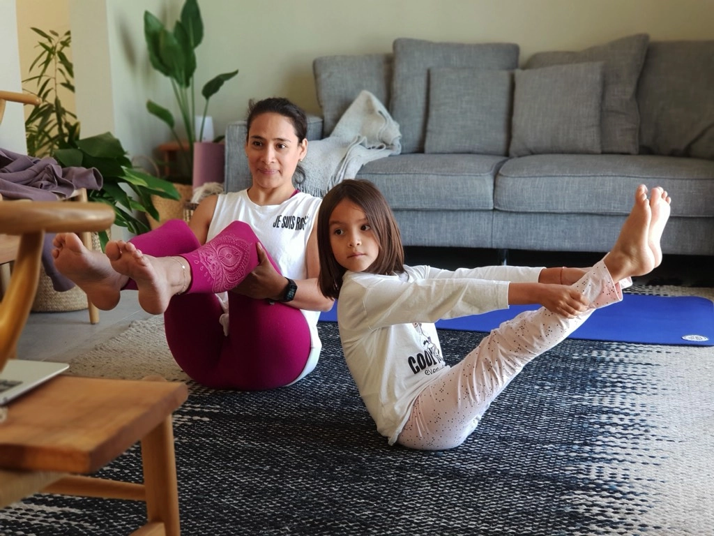 Des postures de yoga pour enfants rigolottes !