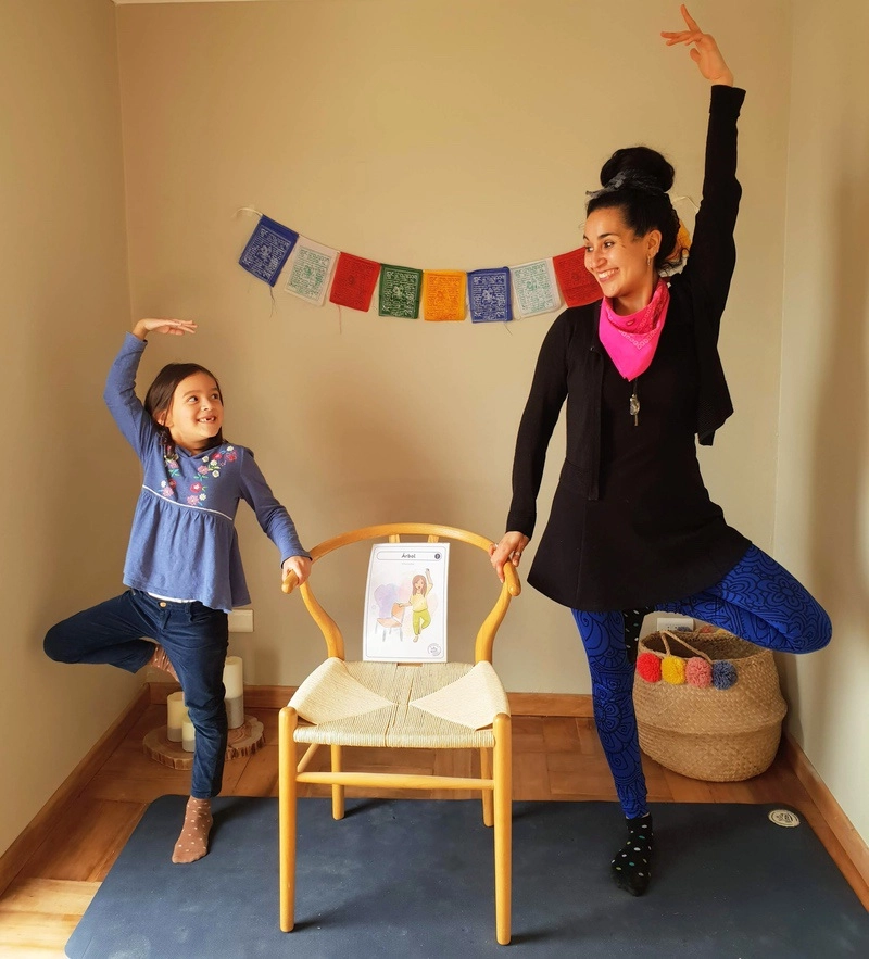 Yoga pour les Petits : 11 Postures Debout que Chaque Enfant Adorera!