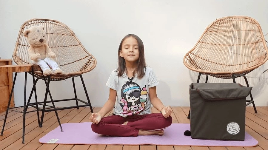 Dans les coulisses d'un cours de yoga pour enfants : une aventure zen et ludique !