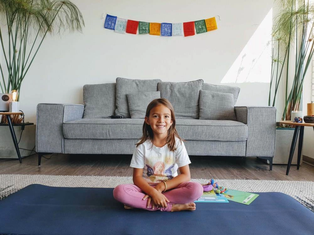 Santosha : La Clé du Bonheur Simple dans le Yoga pour Enfants