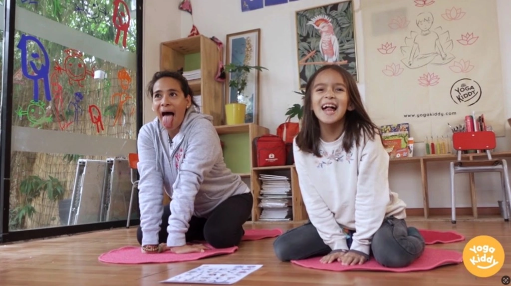 Le Yoga en Classe : Pourquoi C’est Essentiel pour Nos Enfants
