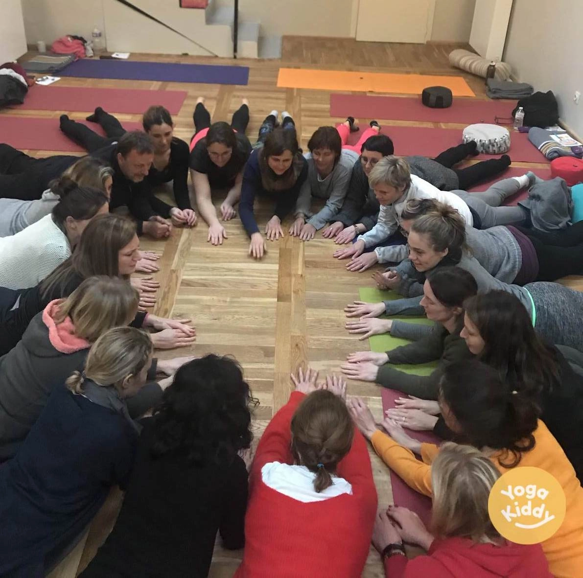 activité groupale formation de yoga pour enfants à Bruxelles