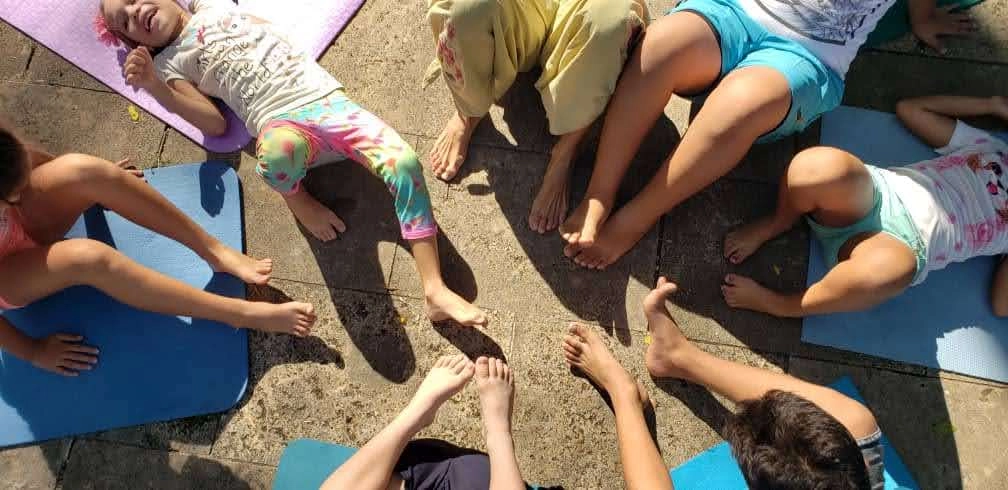 Comment Expliquer le Yoga aux Enfants ?